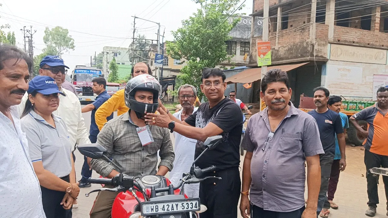 সামাজিক দায়িত্ব পালনে সক্রিয় আউসগ্রামের বিধায়ক