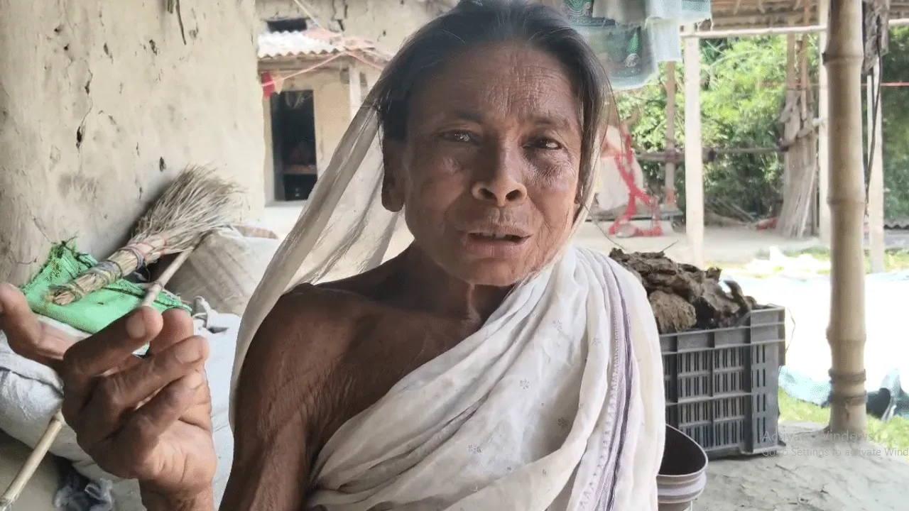 আঙুলের ছাপ মেলে না, অধারহীন বৃদ্ধার আঁধারময় জীবন
