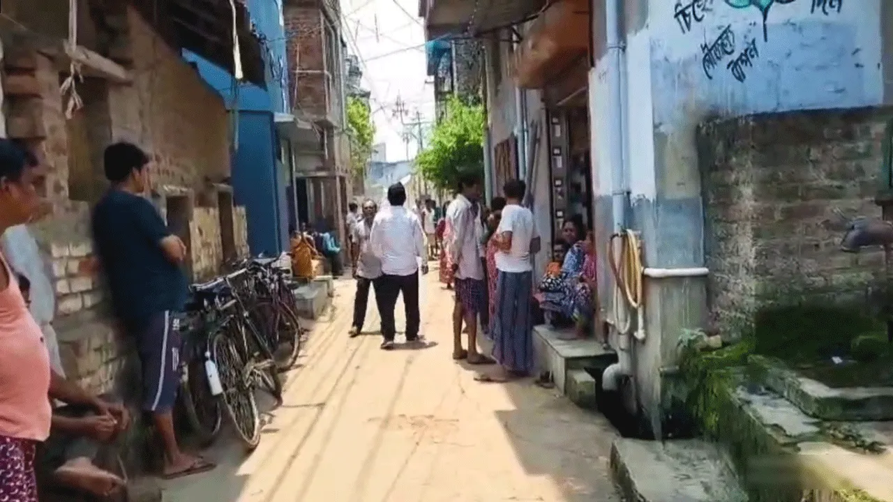 পথ কুকুরদের বাঁচাতে গিয়ে প্রতিবেশীর হাতে খুন!