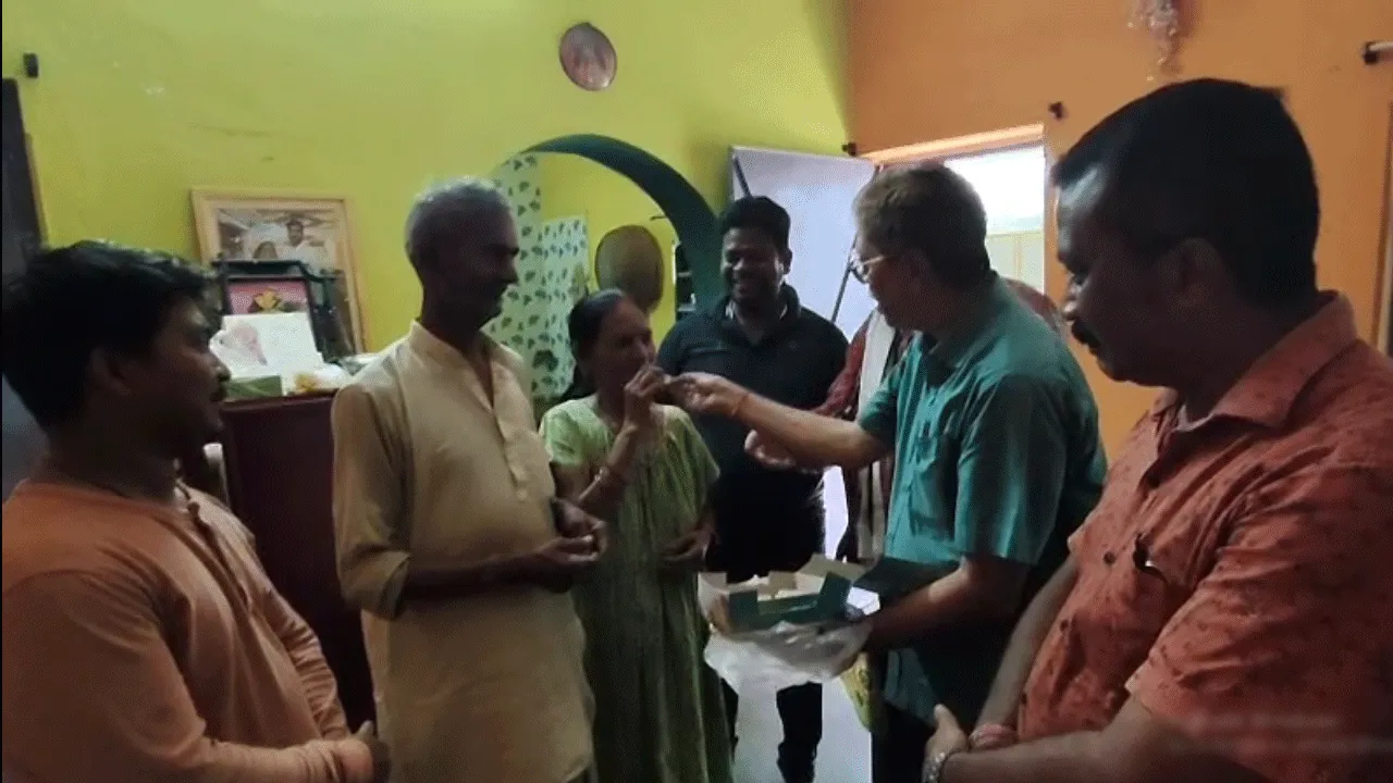 দেশে ফিরলেন বাংলার সেনা জওয়ান, খুশির হাওয়া দুর্গাপুরের শ্বশুরবাড়িতে