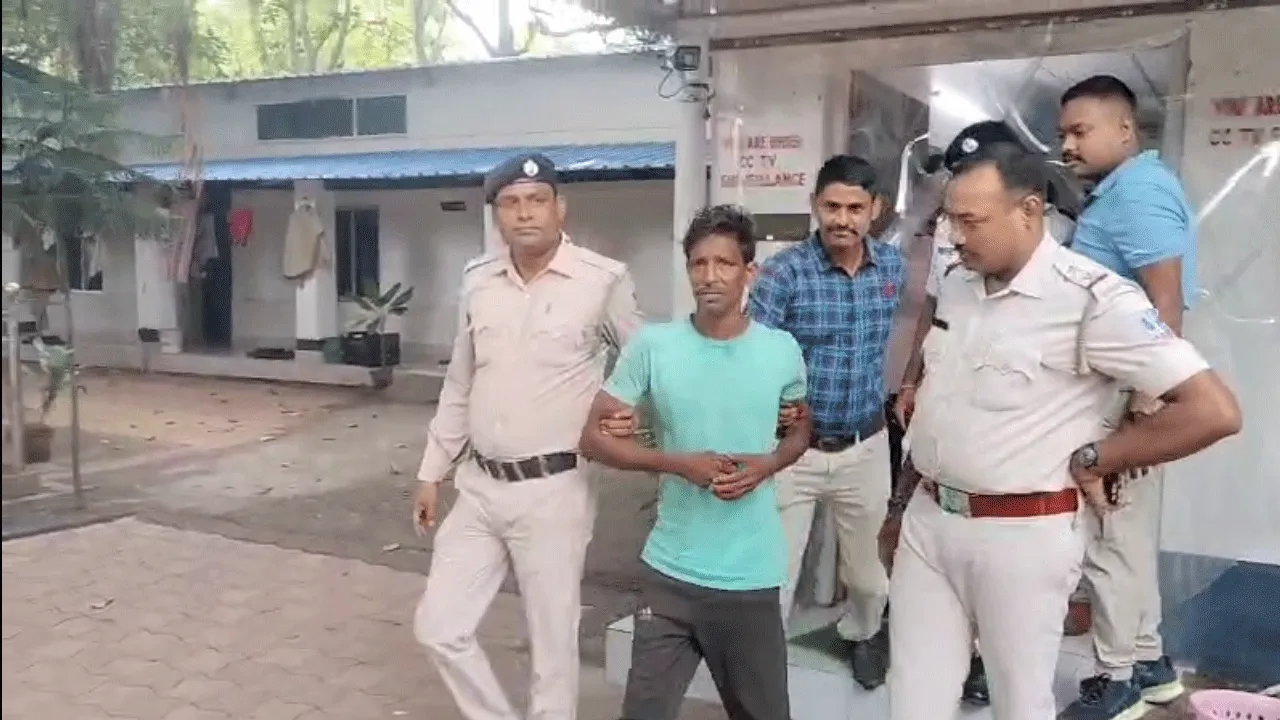 দুর্গাপুরে সিসিটিভি ক্যামেরা দেখে দুষ্কৃতী ধরল পুলিশ
