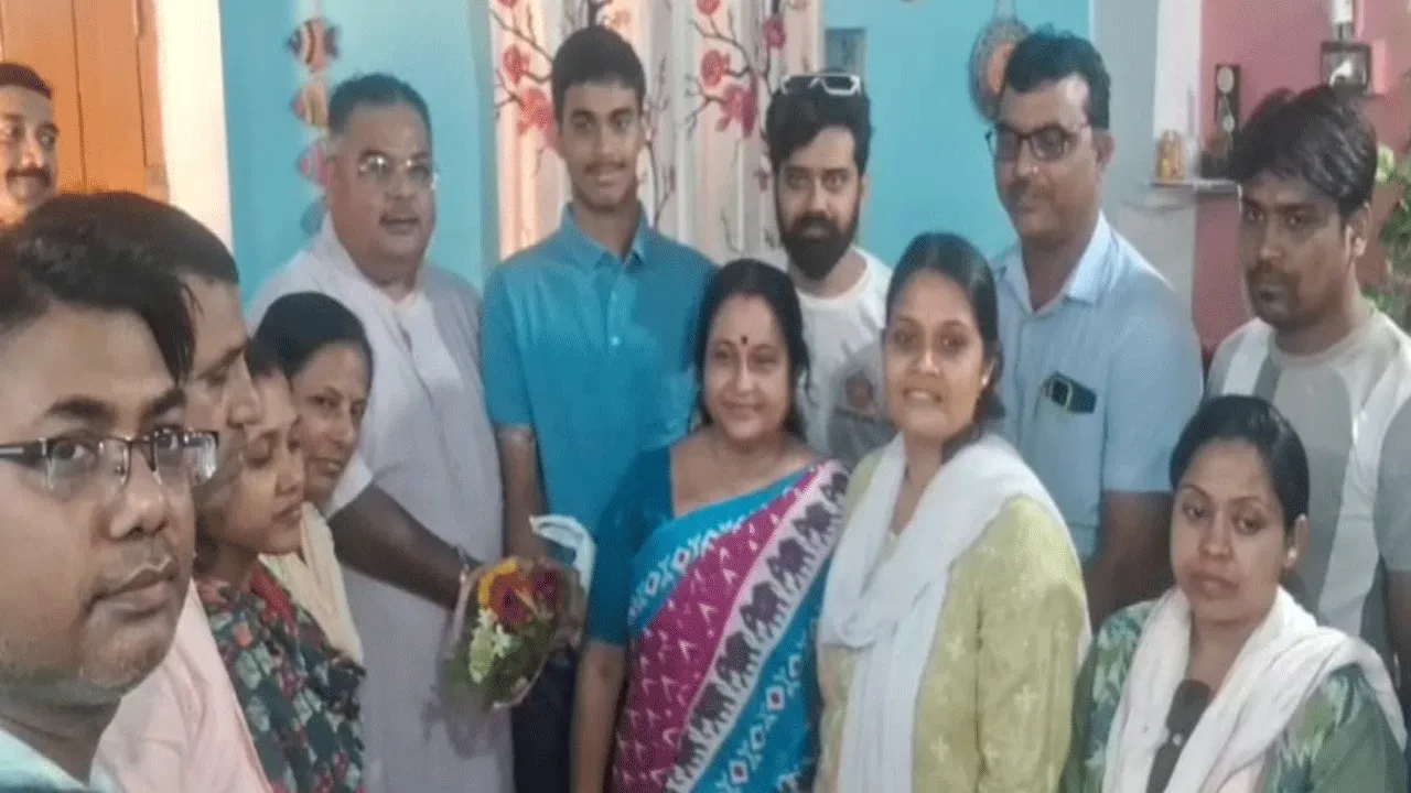 আইসিএসই’তে রাজ্যে চতুর্থ দুর্গাপুরের সায়ন্তনকে অভিনন্দন বিজেপির