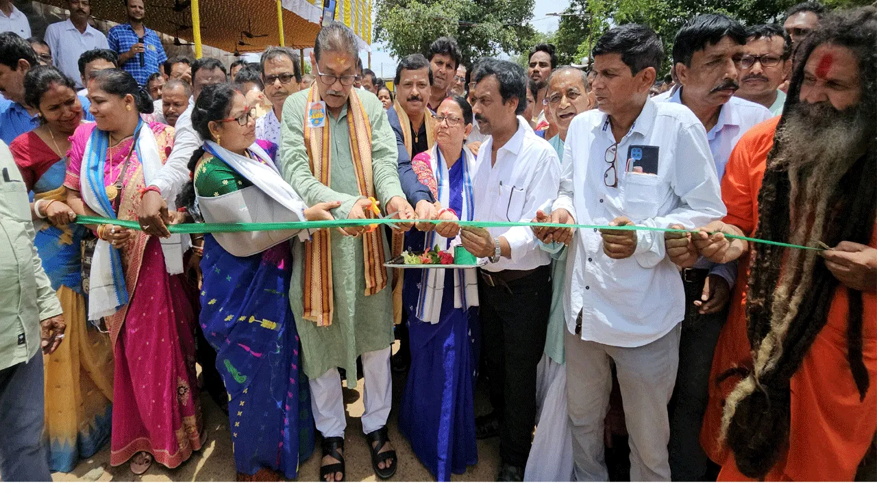 দাবি পূরণে বিধায়ক, প্রায় সাড়ে সাত কোটি ব্যায়ে রাস্তার কাজ শুরু