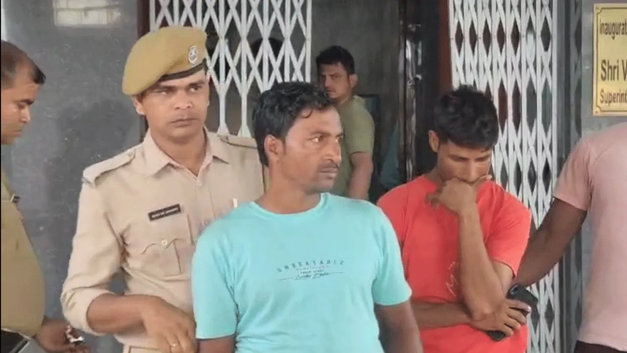 জাল নোট নিয়ে বাজার করতে গিয়ে পুলিশের জালে দুই