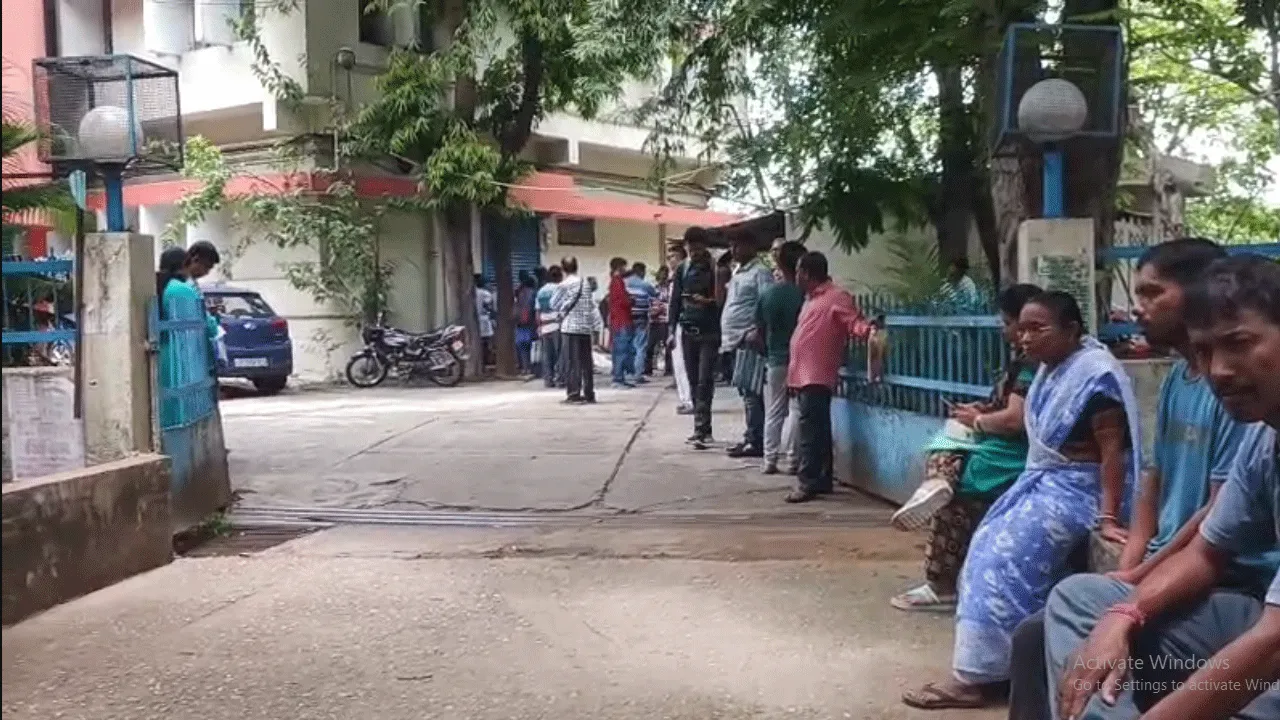 চাবি বিভ্রাট, দু’ঘণ্টা দেরিতে খুলল ব্যাঙ্ক