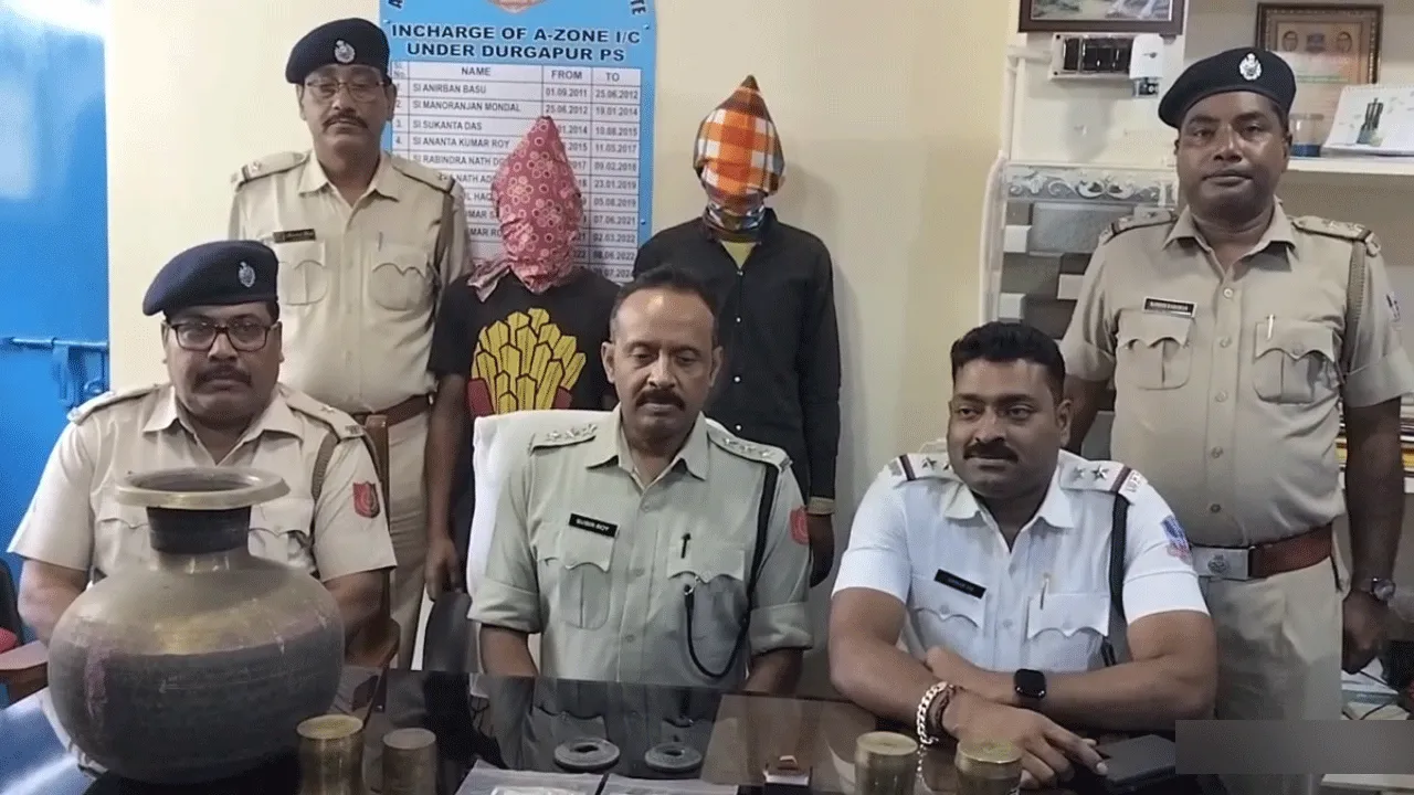 দুর্গাপুরে চুরির কিনারা করে চুরি যাওয়া সমস্ত সামগ্রী উদ্ধার করল পুলিশ