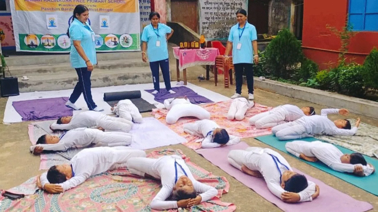আন্তর্জাতিক যোগা দিবস পালিত হলো প্রাথমিক বিদ্যালয়ে