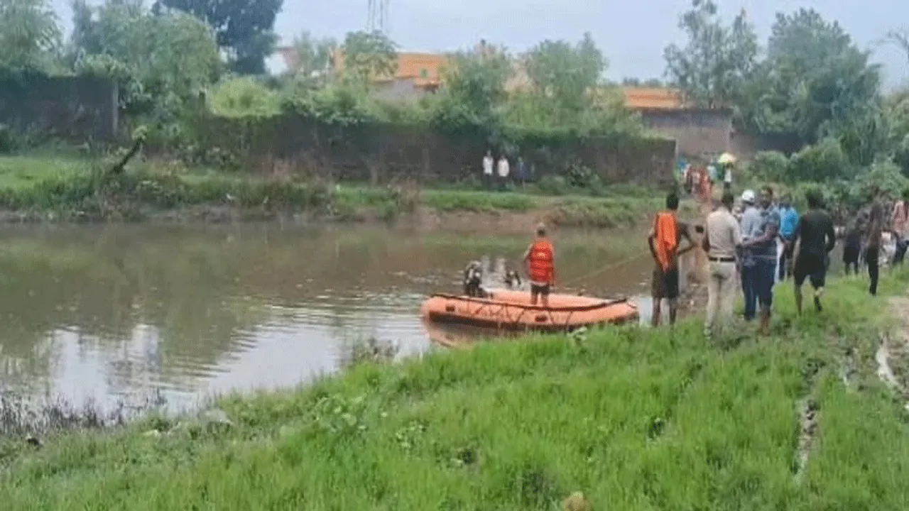 নদীতে স্নান করতে নেমে বাবা-ছেলের মৃত্যু