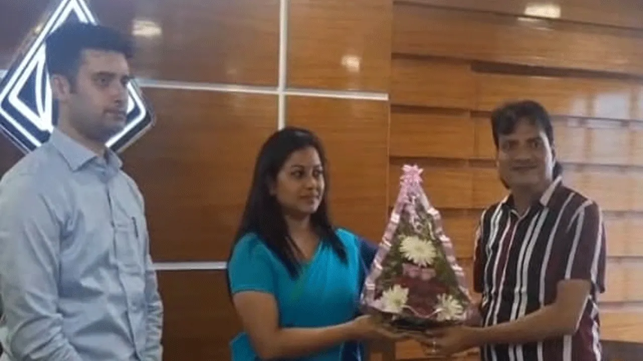 আসানসোল পুরনিগমের নতুন কমিশনারের দায়িত্ব গ্রহণ