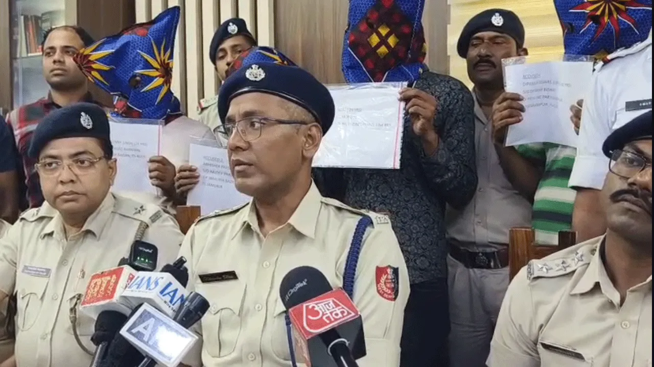 আসানসোলে দিনে দুপুরে ছিনতাইয়ের ঘটনায় ধৃত ৪, উদ্ধার টাকা