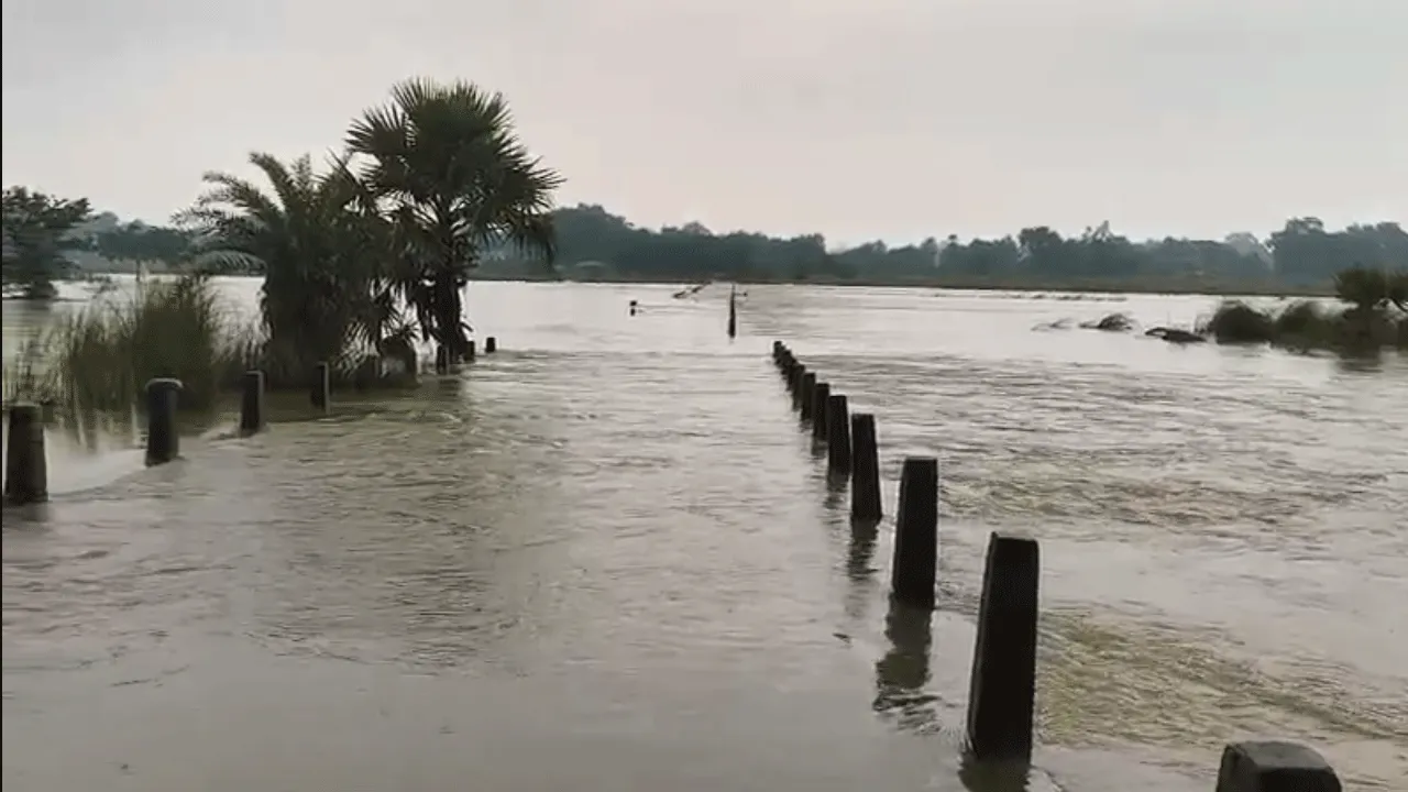বাঁকুড়ায় ফের জলের তলার শিলাবতী সেতুর কজওয়ে