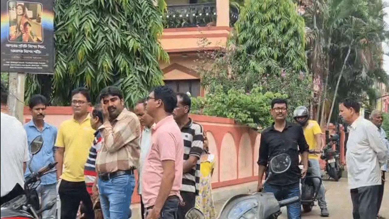 মর্মান্তিক গাড়ি দুর্ঘটনায় মৃত্যু একই আবাসনের ৪ বাসিন্দার