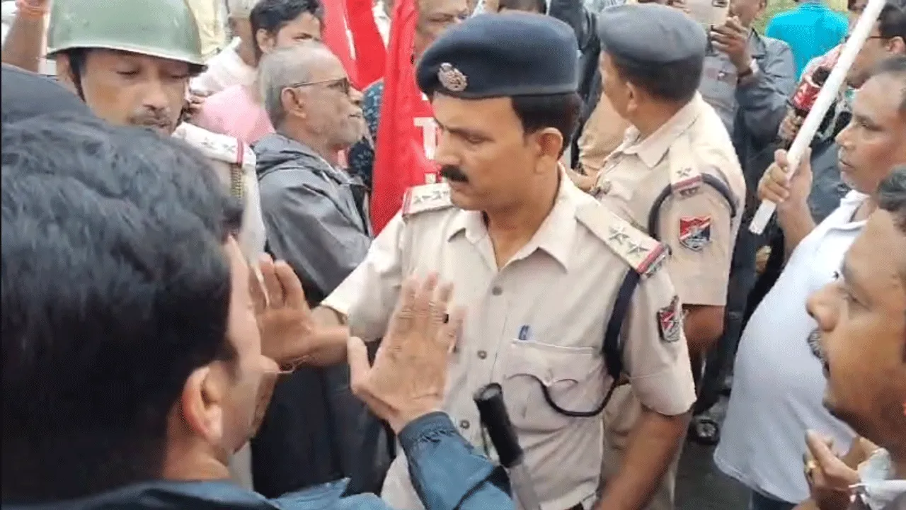 সাধারণ ধর্মঘট ঘিরে দুর্গাপুরের একাধিক জায়গায় উত্তেজনা