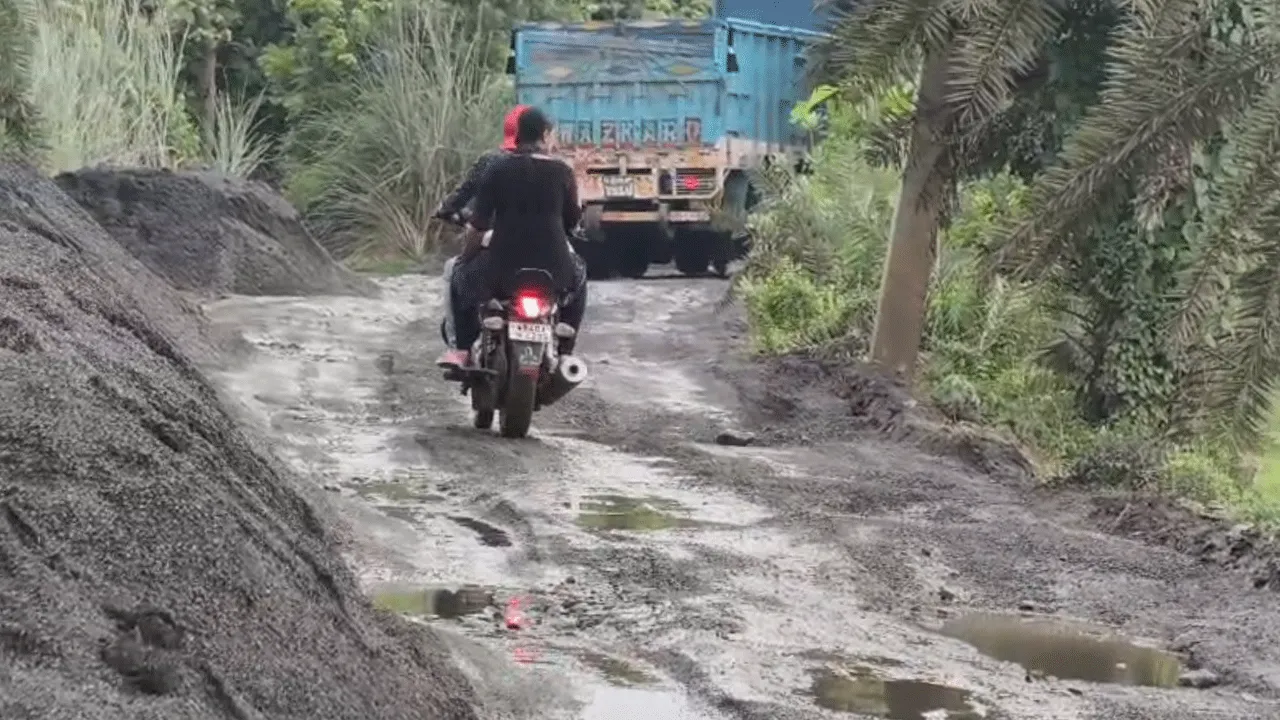 শিলান্যাসের ১মাস পরেও শুরু হয়নি রাস্তার কাজ, আন্দোলনের হুমকি