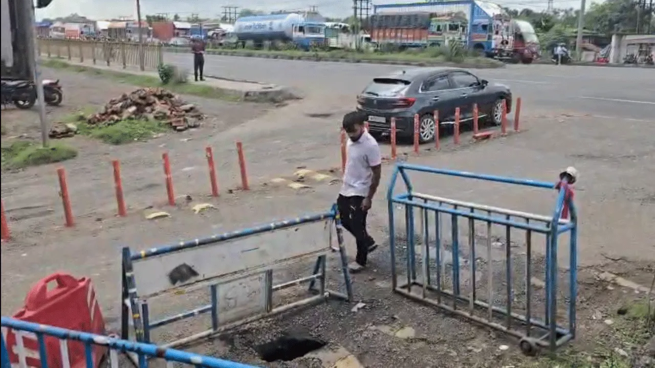 ফের জাতীয় সড়কে ধস, আতঙ্ক