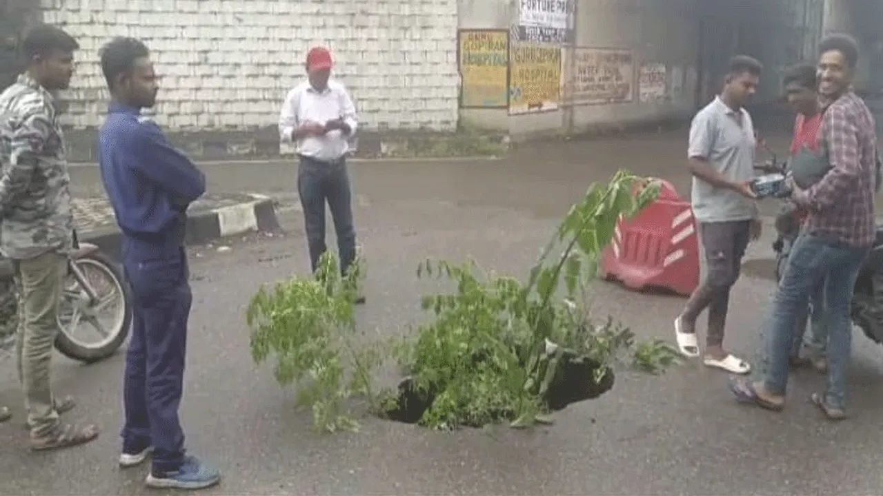 আসানসোলে আবারও জাতীয় সড়কে ধস