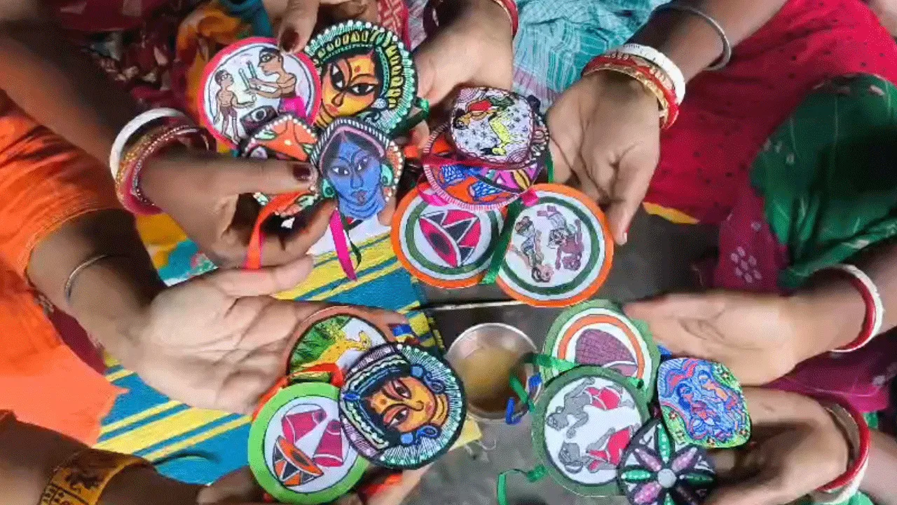 রাখিতে বাঁকুড়ার ঐতিহ্যবাহী পটচিত্র