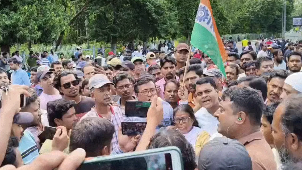 দুর্গাপুর ইস্পাত কারখানায় ধুন্ধুমার কাণ্ড
