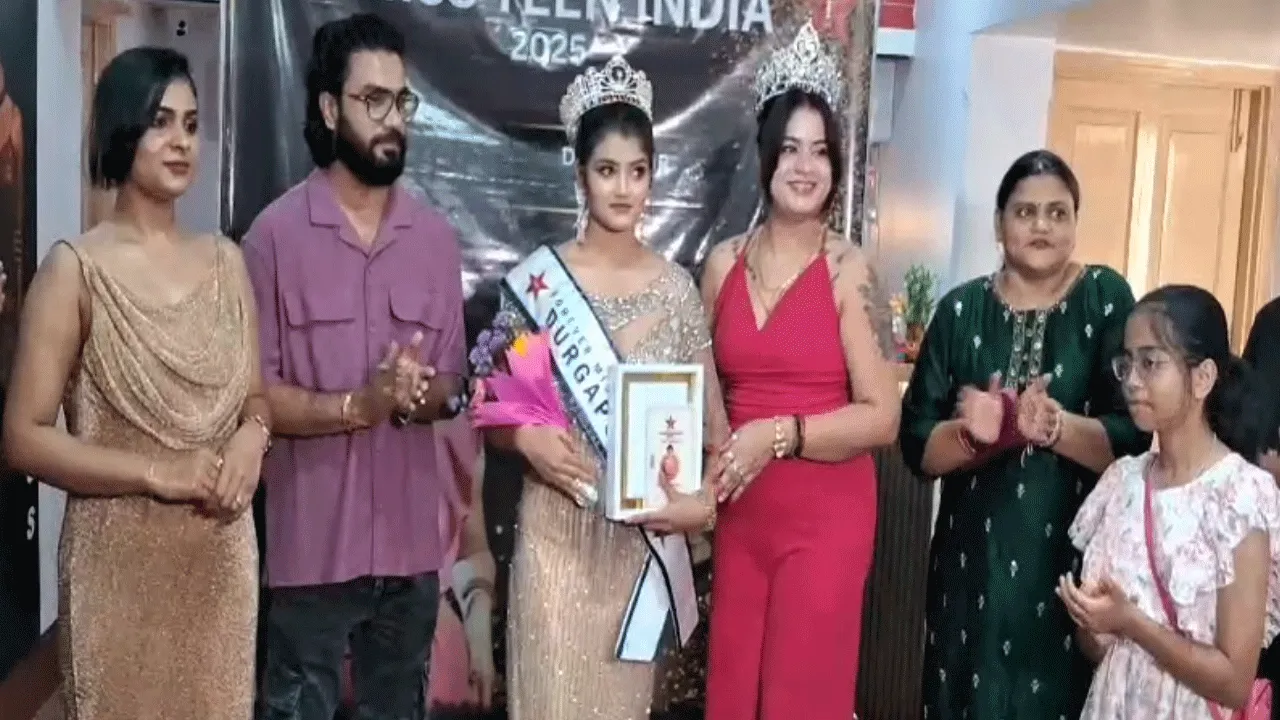 জাতীয় সৌন্দর্য প্রতিযোগিতার মঞ্চে দুর্গাপুরের কিশোরী