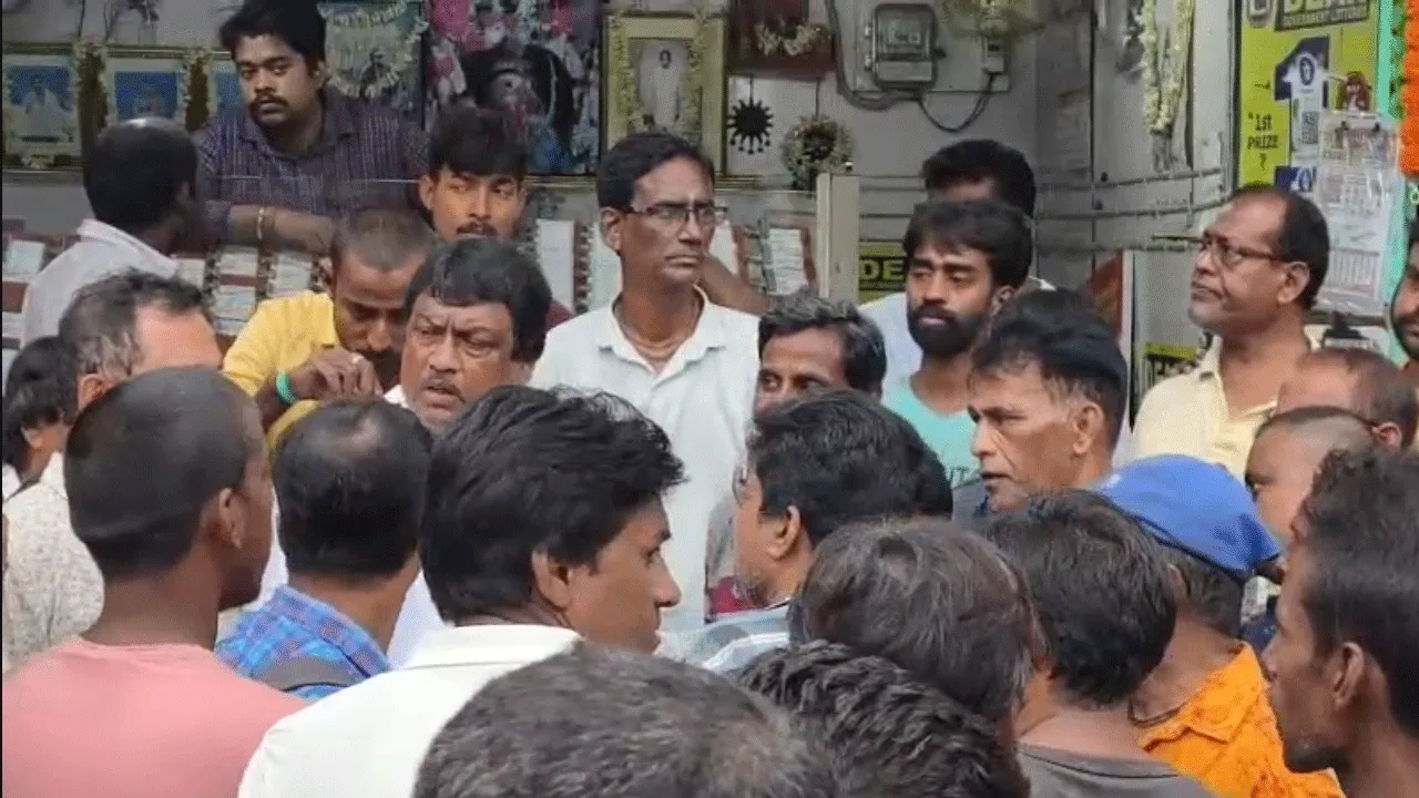 দুর্গাপুরের বেনাচিতি বাজারের হকারদের উচ্ছেদ নোটিশ ডিএসপি কর্তৃপক্ষের