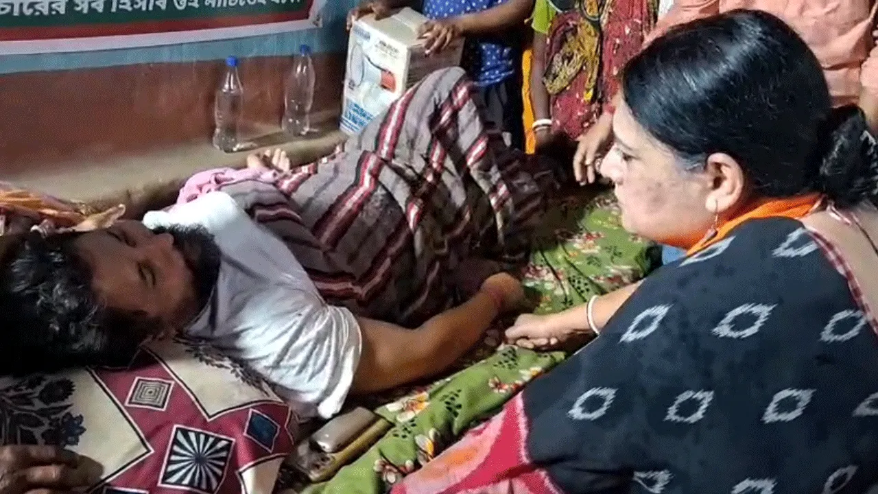 শ্রমিকদের অধিকারের দাবিতে আমরণ অনশনে ভূমি রক্ষা কমিটির আহ্বায়ক