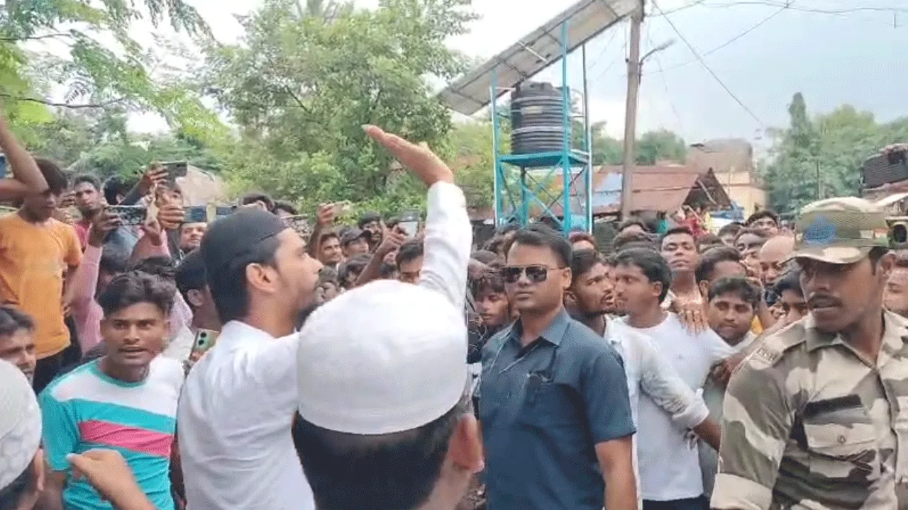 দুর্গাপুরে গরুকাণ্ড নিয়ে রাজনীতি তুঙ্গে, বিজেপি যুবনেতাকে গ্রেফতারের ডেডলাইন আইএসএফ বিধায়কের