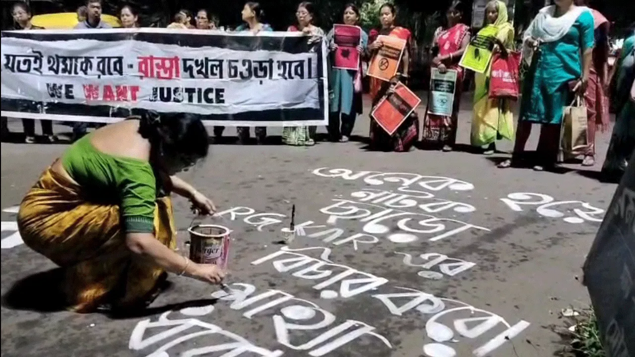 স্বাধীনতার প্রাক্কালে অভয়ার বিচারের দাবিতে আবারও রাতদখল