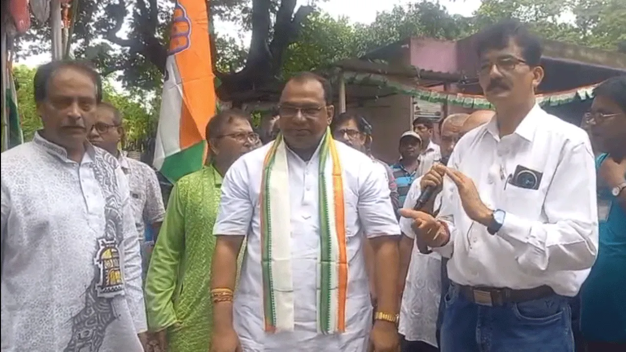 নব নিযুক্ত পশ্চিমবঙ্গ প্রদেশ কংগ্রেসের সহ সভাপতি তরুণ রায়কে সংবর্ধনা