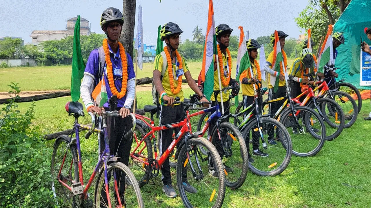 সাইকেলে আসানসোল থেকে ভারত-চীন সীমান্ত