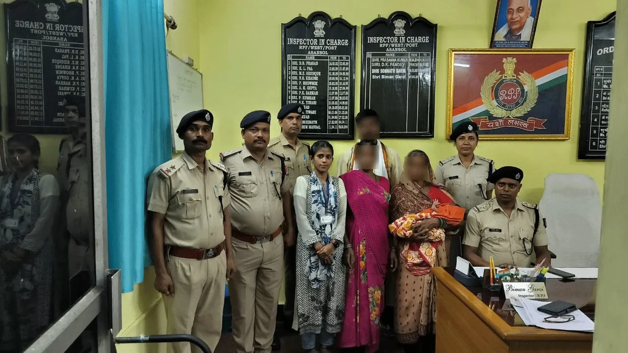 পাচারের আগে আসানসোল স্টেশন থেকে উদ্ধার সদ্যোজাত, গ্রেফতার তিন