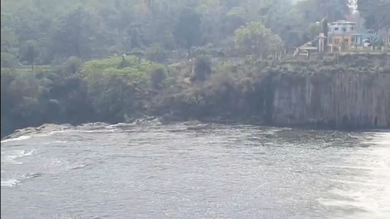 রবি মরসুমে সেচের জল নিয়ে অনিশ্চয়তা, রাজ্য সড়ক অবরোধ কৃষকদের