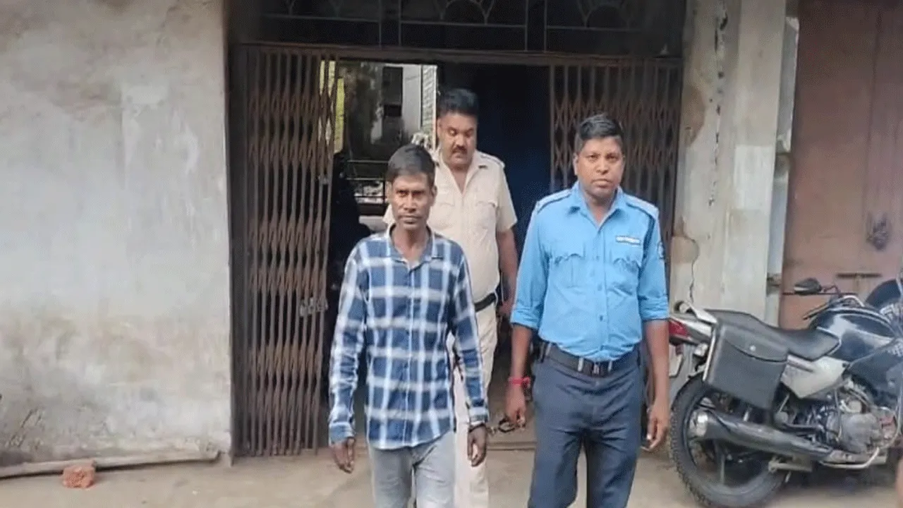 ঘুরতে বেরিয়ে প্রেমিকার গলায় ধারালো অস্ত্রের কোপ, ধৃত প্রেমিক