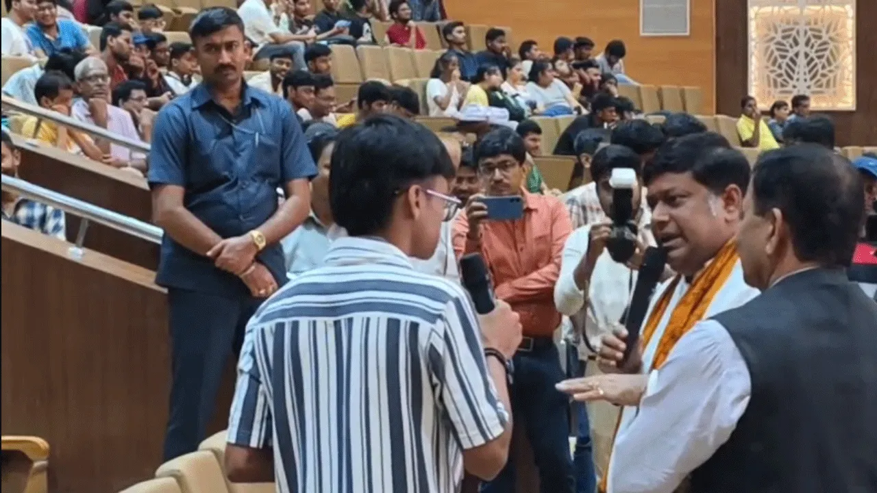 কেন্দ্রীয় শিক্ষা প্রতিমন্ত্রীর সঙ্গে তর্কে জড়ালেন এনআইটি দুর্গাপুরের পড়ুয়ারা