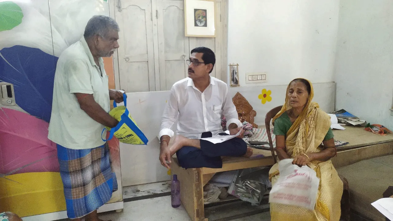 ওদের পাশে গুসকরার পুরপ্রধান