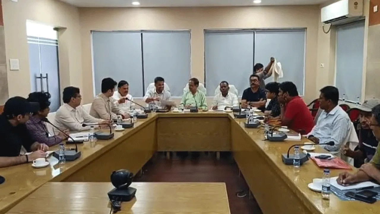 ধসে ক্ষতিগ্রস্তদের পুনর্বাসন প্রকল্প নিয়ে প্রশাসনিক বৈঠক