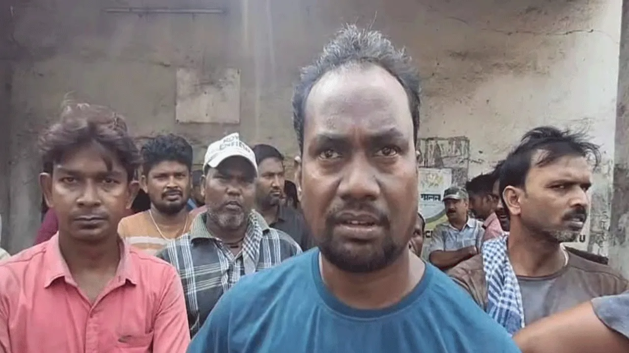 কর্মরত অবস্থায় শ্রমিকের মৃত্যু ঘিরে উত্তেজনা