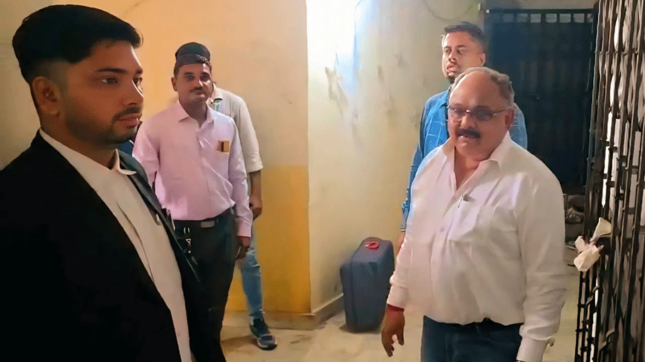 আদালতের নির্দেশে বার্নপুরে বাড়ির দখল নিলো রাষ্ট্রায়ত্ব ব্যাঙ্ক
