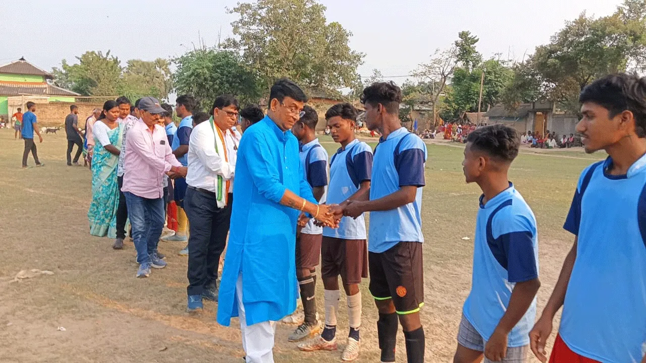 ফুটবল প্রতিযোগিতায় বিজয়ী হলো দুর্গাপুর সংঘ