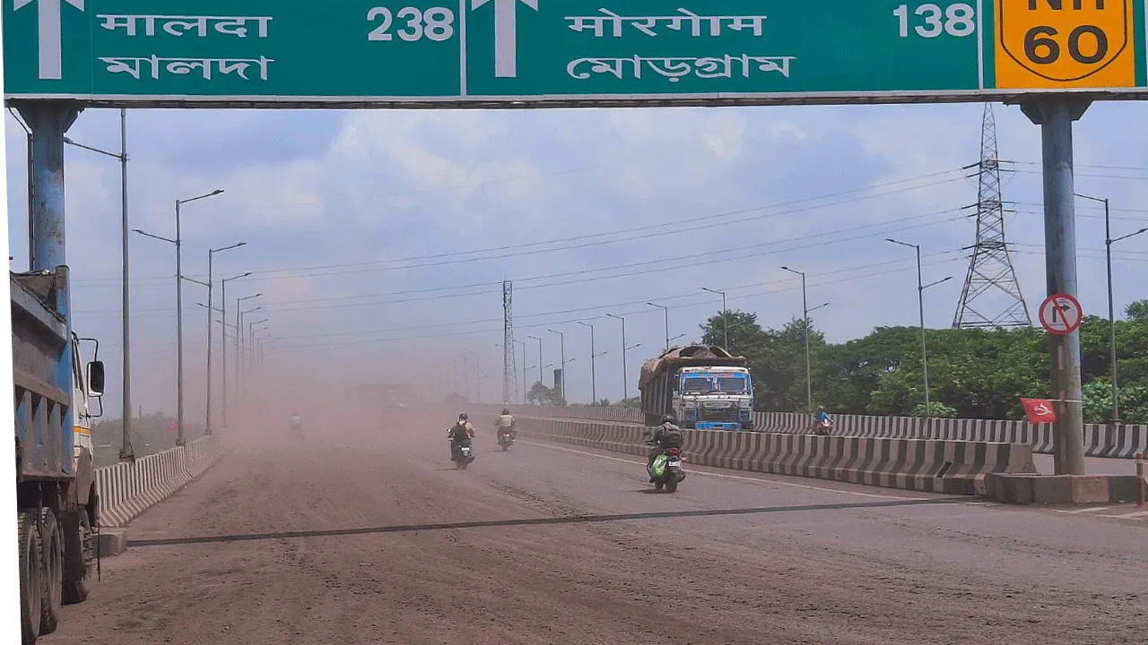 উড়ন্ত ধুলোর আতঙ্ক, বাড়ছে দুর্ঘটনার আশঙ্কা
