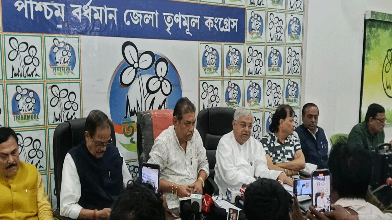 এসআইআর নিয়ে সাংবাদিক বৈঠক করে কেন্দ্রকে তোপ পশ্চিম বর্ধমান তৃণমূল জেলা নেতৃত্বের