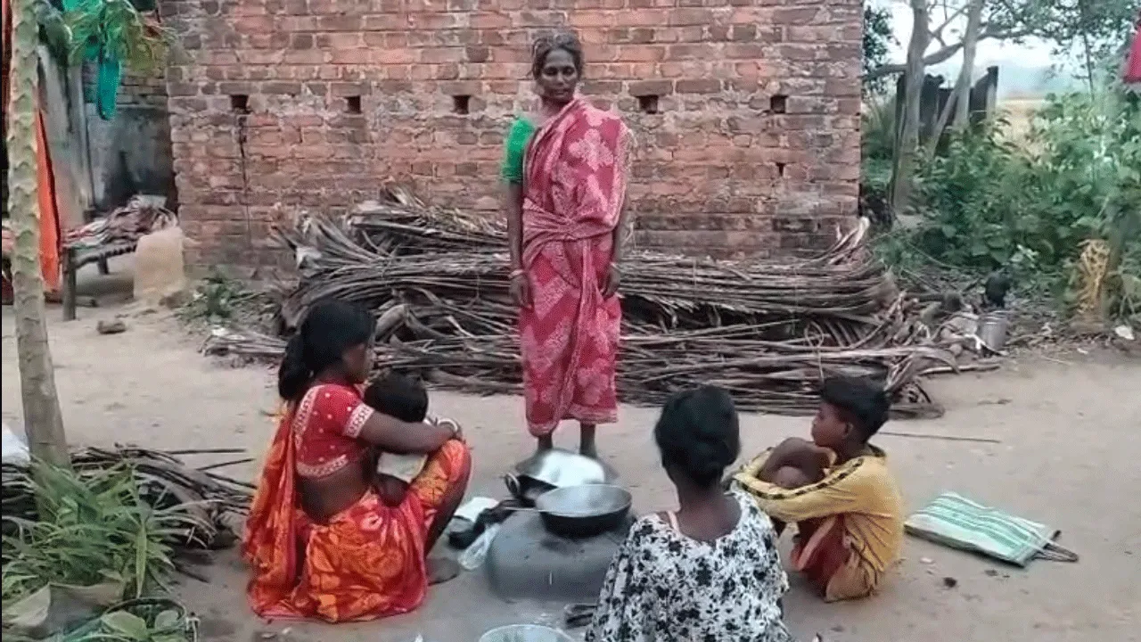 শবর গ্রামে এনুমারেশন ফর্ম! যেন আতঙ্ক
