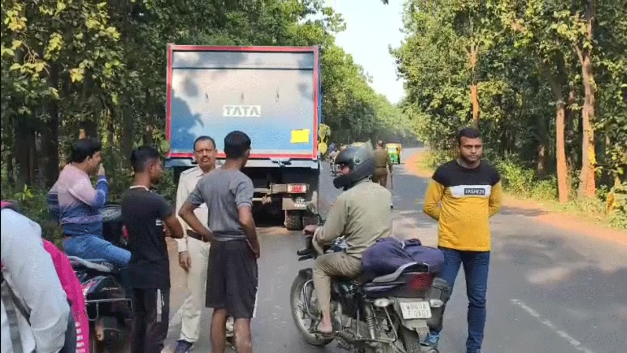 বেপরোয়া ডাম্পারের ধাক্কায় মৃত্যু স্কুটি চালকের