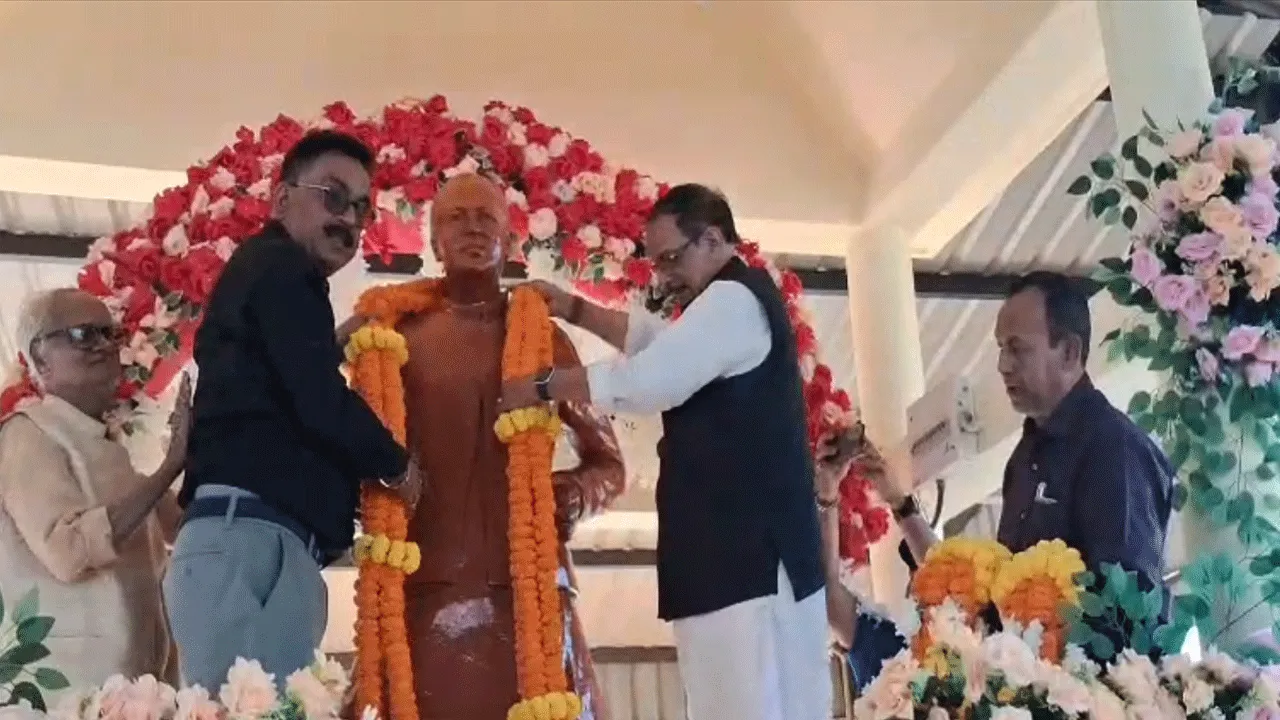 আনন্দ গোপাল মুখোপাধ্যায়ের জন্মশতবার্ষিকীতে সব দলের নেতাদের সম্মিলিত শ্রদ্ধার্ঘ্য
