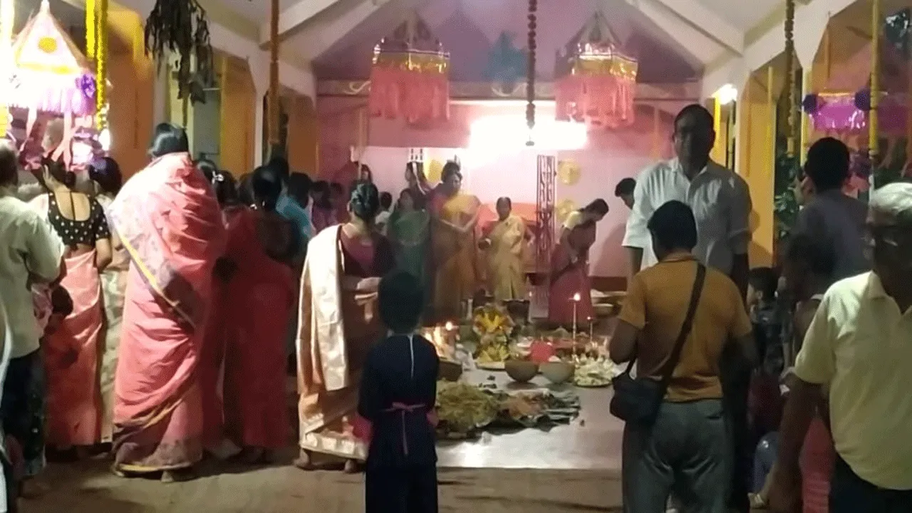 মনসা পুজোয় মেতে উঠল মঙ্গলকোটের গণপুর গ্রাম