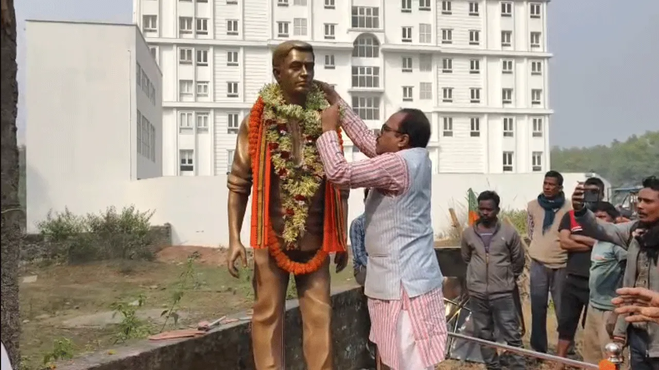 দলীয় নেতার শহীদ দিবসে বিজেপির এইপক্ষ ওইপক্ষের রাজনীতি!