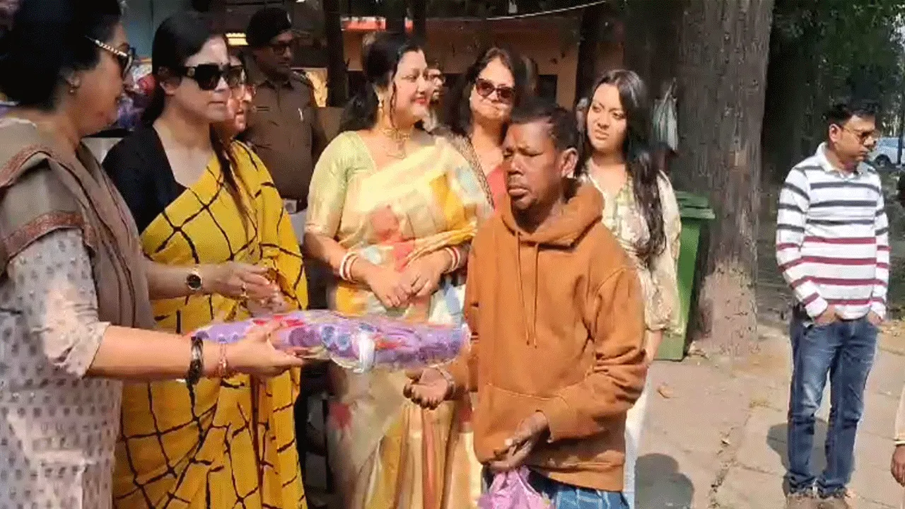শীতে দুঃস্থদের পাশে বিশিষ্ট সমাজসেবী