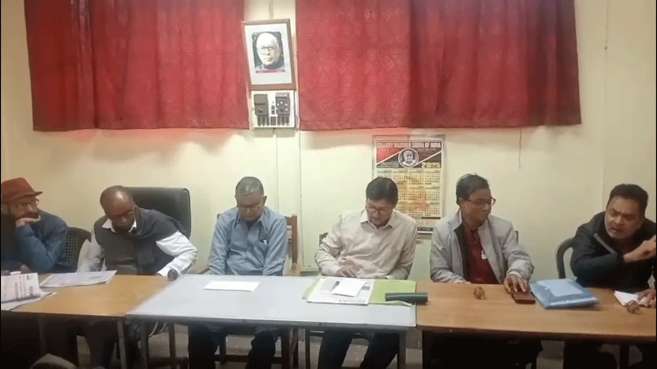শিল্প বাঁচানোর ডাক দিয়ে “জ্যাঠা” মিছিল বামেদের, কটাক্ষ তৃণমূলের