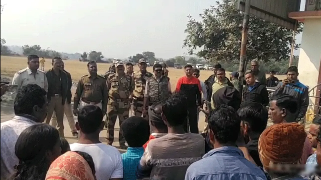 গতকালের খনি দুর্ঘটনার পর সিআইএসএফের সচেতনতা প্রচার, প্রশ্ন স্থানীয়দের