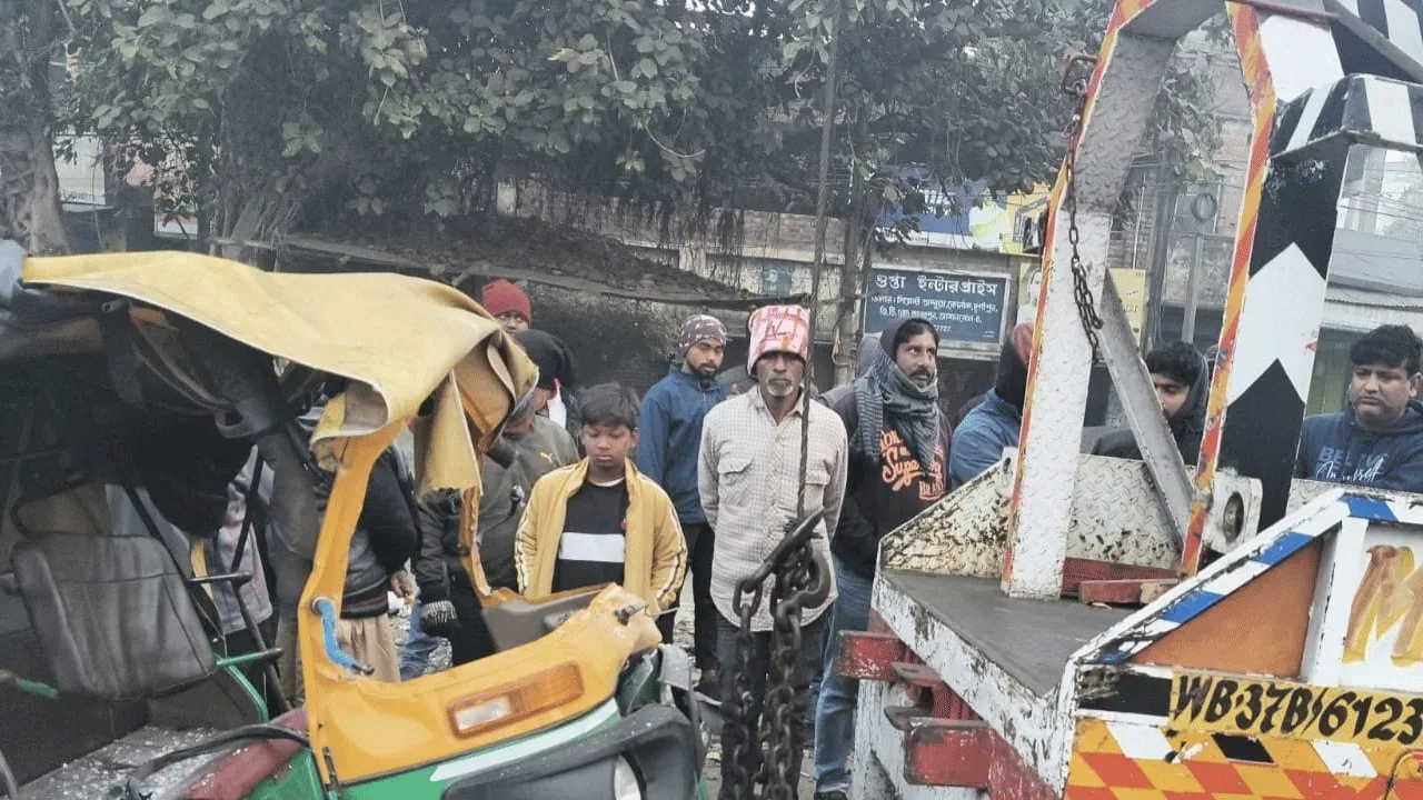 আসানসোলে ভয়াবহ পথ দুর্ঘটনা, মৃত ১