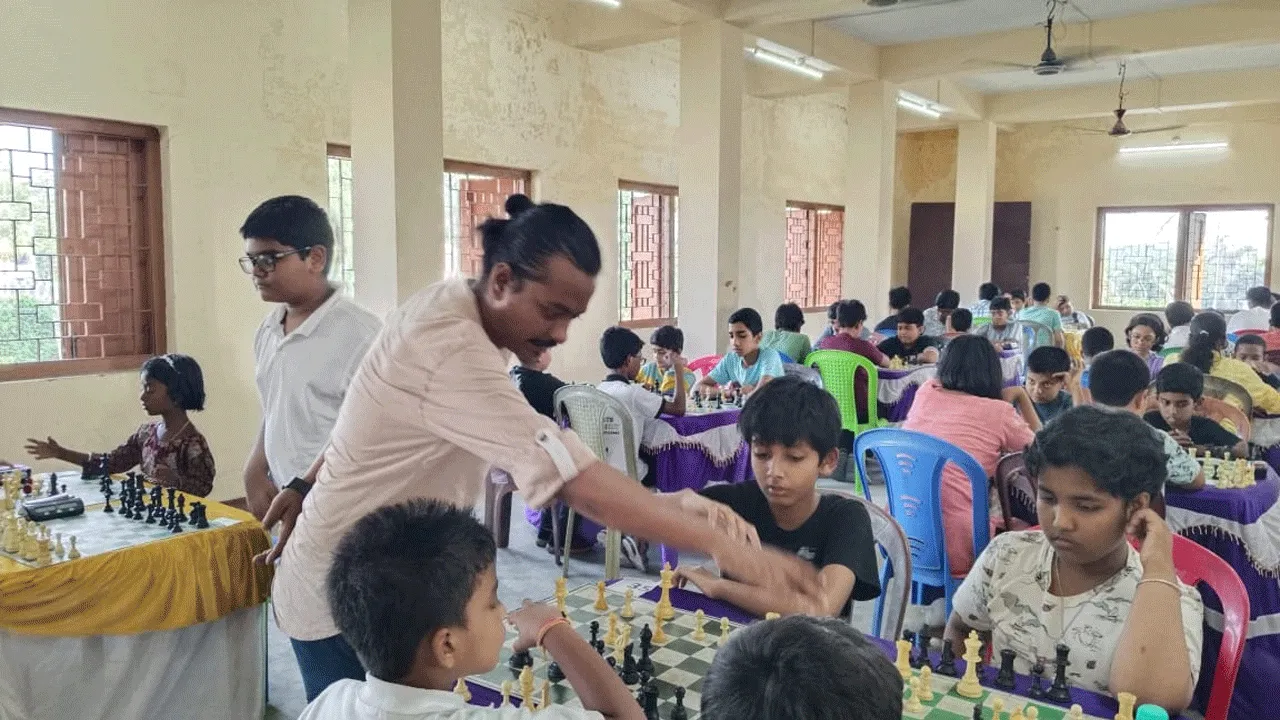 বর্ধমানে অনুষ্ঠিত হলো প্রথম আন্তঃস্কুল দাবা চ্যাম্পিয়নশিপ প্রতিযোগিতা